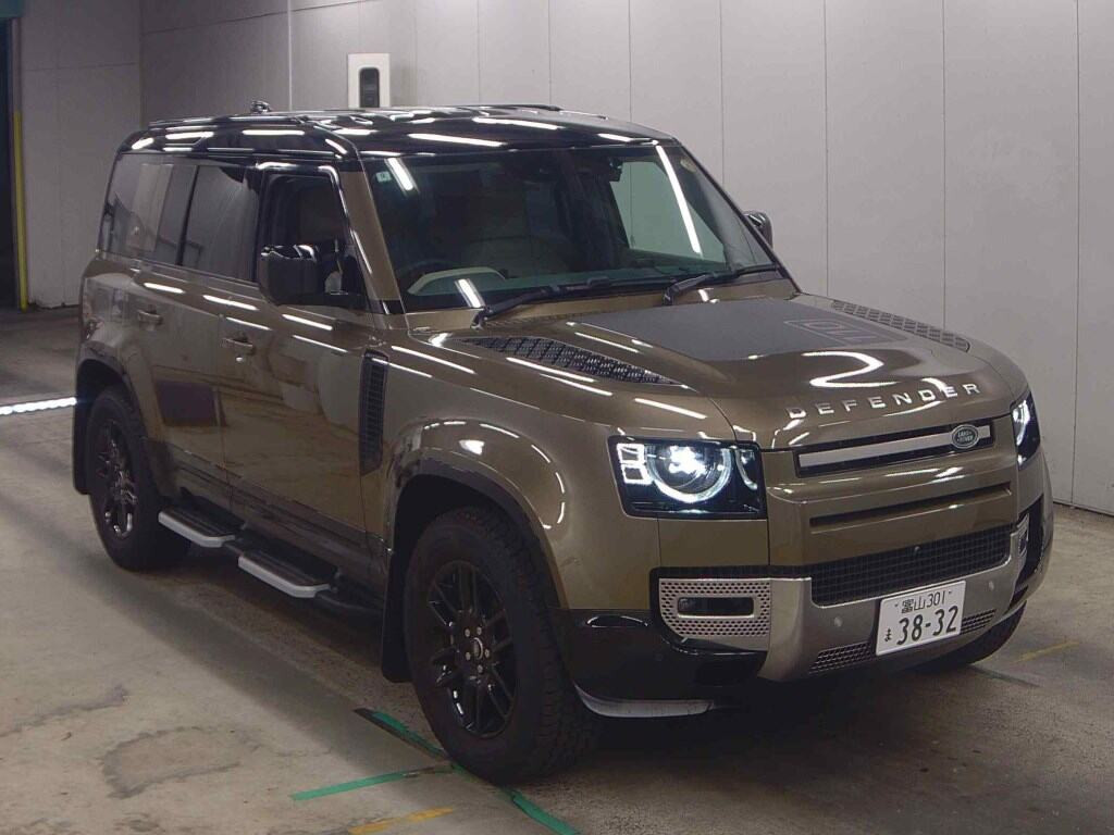 Land Rover Defender 2024 z aukcji japońskiej