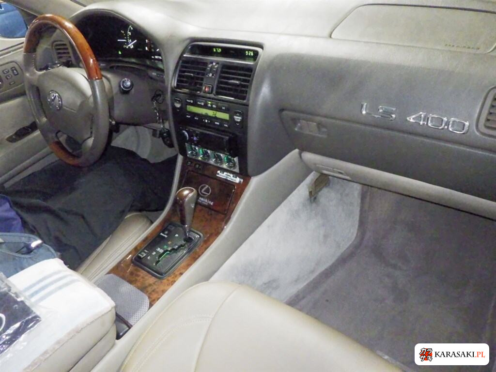 Overseas Toyota UCF20 1996 z aukcji japońskiej
