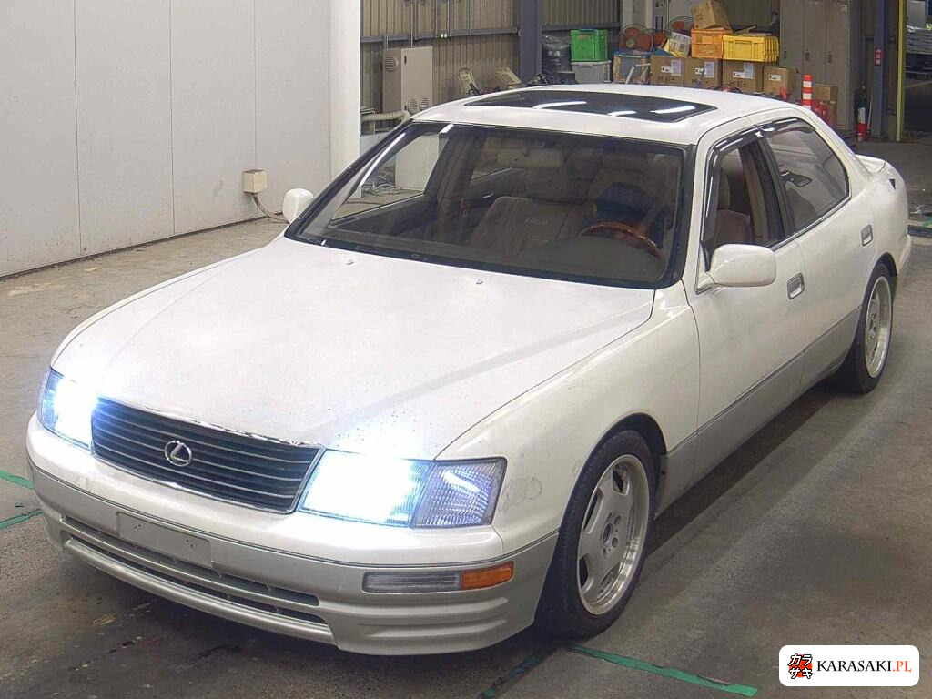 Overseas Toyota UCF20 1996 z aukcji japońskiej