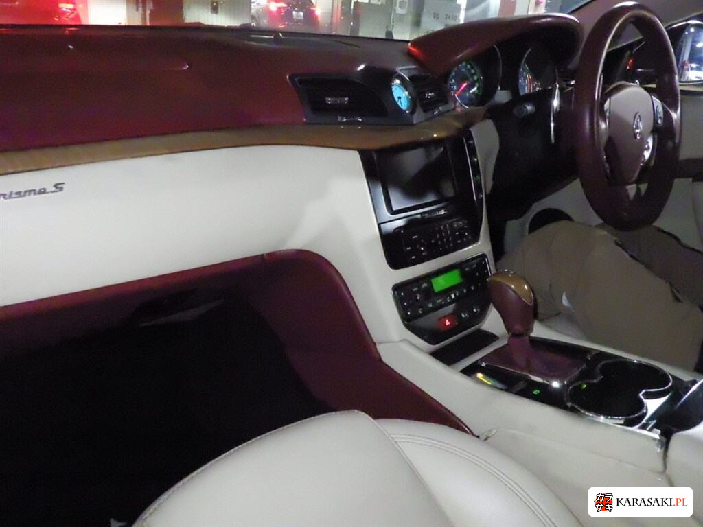 Maserati Granturismo 2009 z aukcji japońskiej