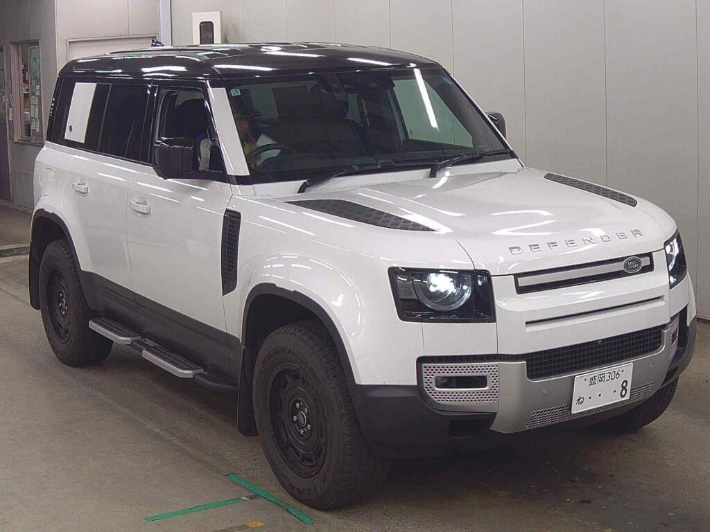 Land Rover Defender 2021 z aukcji japońskiej