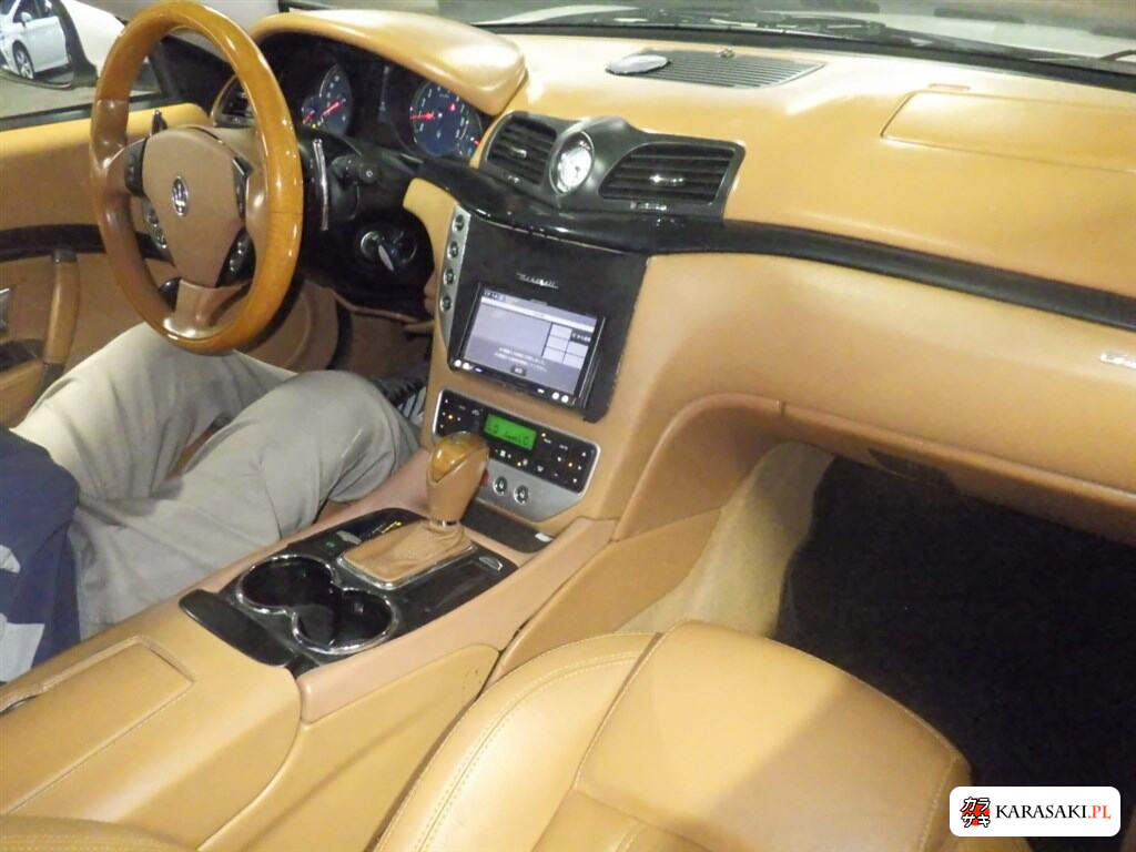 Maserati Granturismo 2008 z aukcji japońskiej