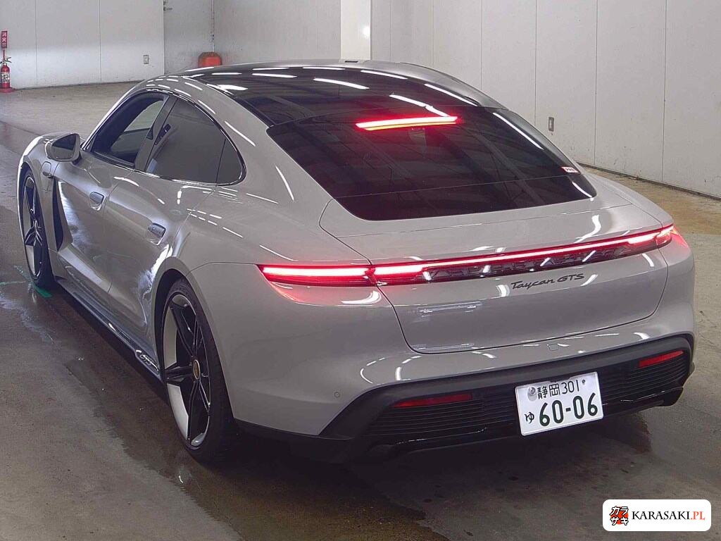 Porsche Taycan 2023 z aukcji japońskiej