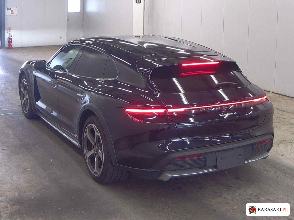 Porsche Taycan 2023 z aukcji japońskiej