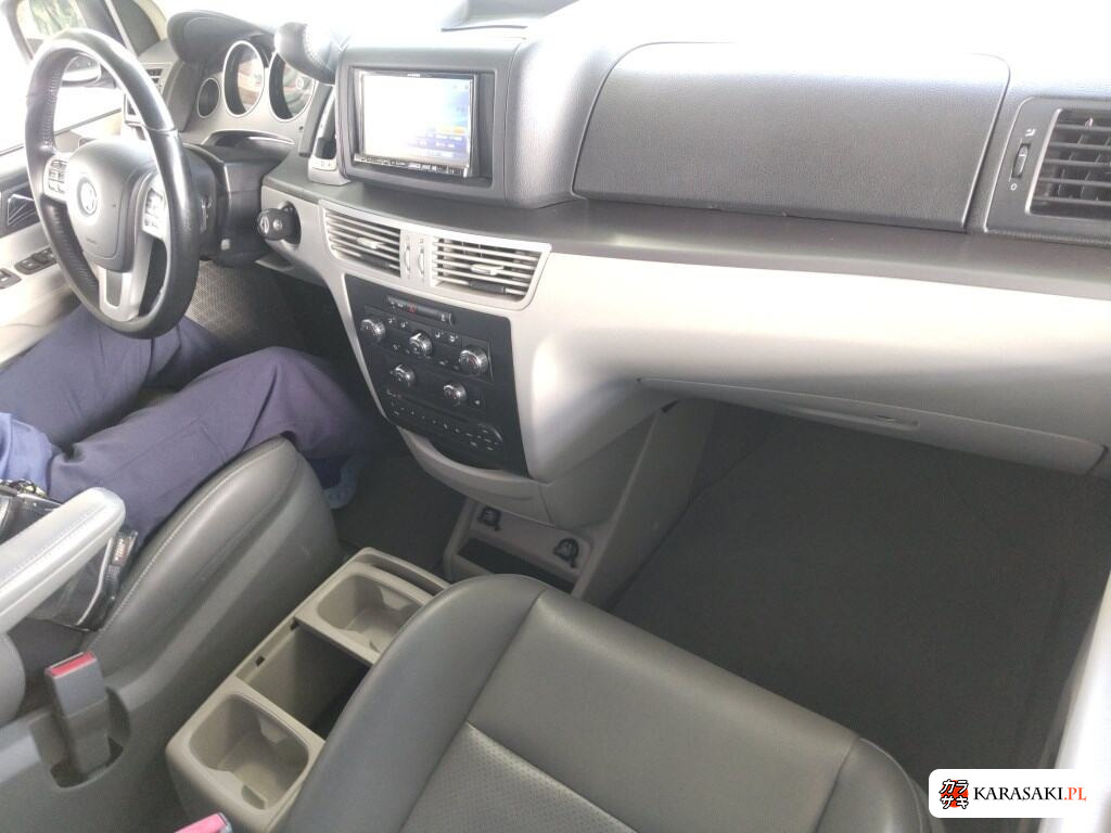 Volkswagen Routan 2012 z aukcji japońskiej