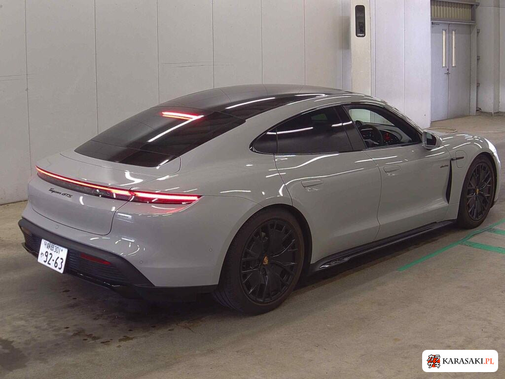 Porsche Taycan 2022 z aukcji japońskiej