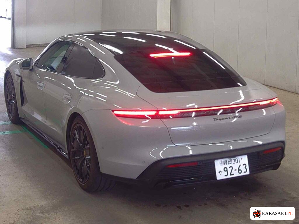 Porsche Taycan 2022 z aukcji japońskiej