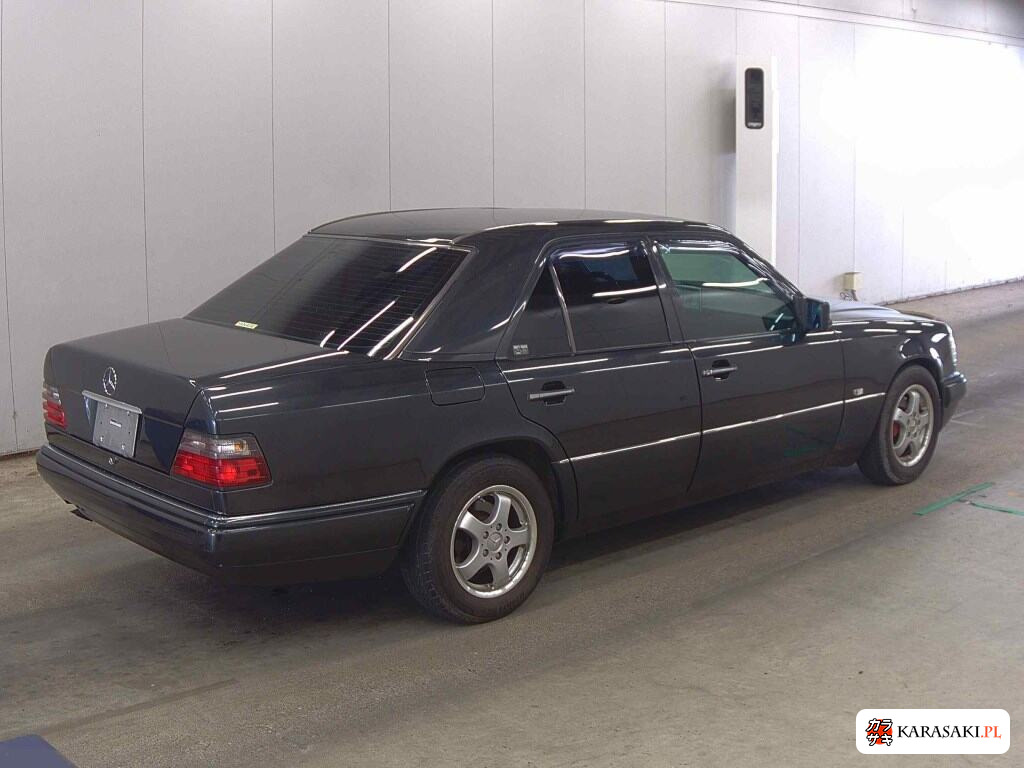 Mercedes-Benz E-Class 1993 z aukcji japońskiej