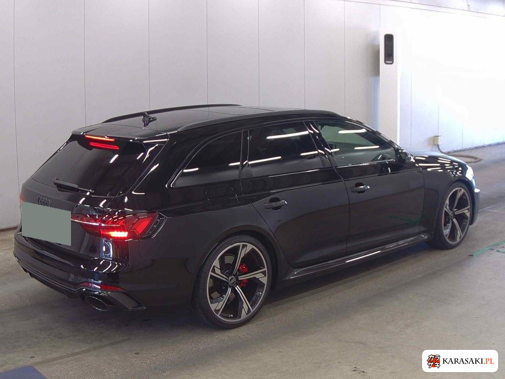 Audi RS4 Avant 2024 z aukcji japońskiej