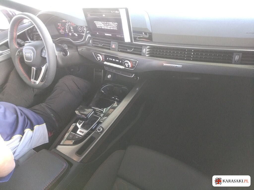 Audi RS4 Avant 2024 z aukcji japońskiej
