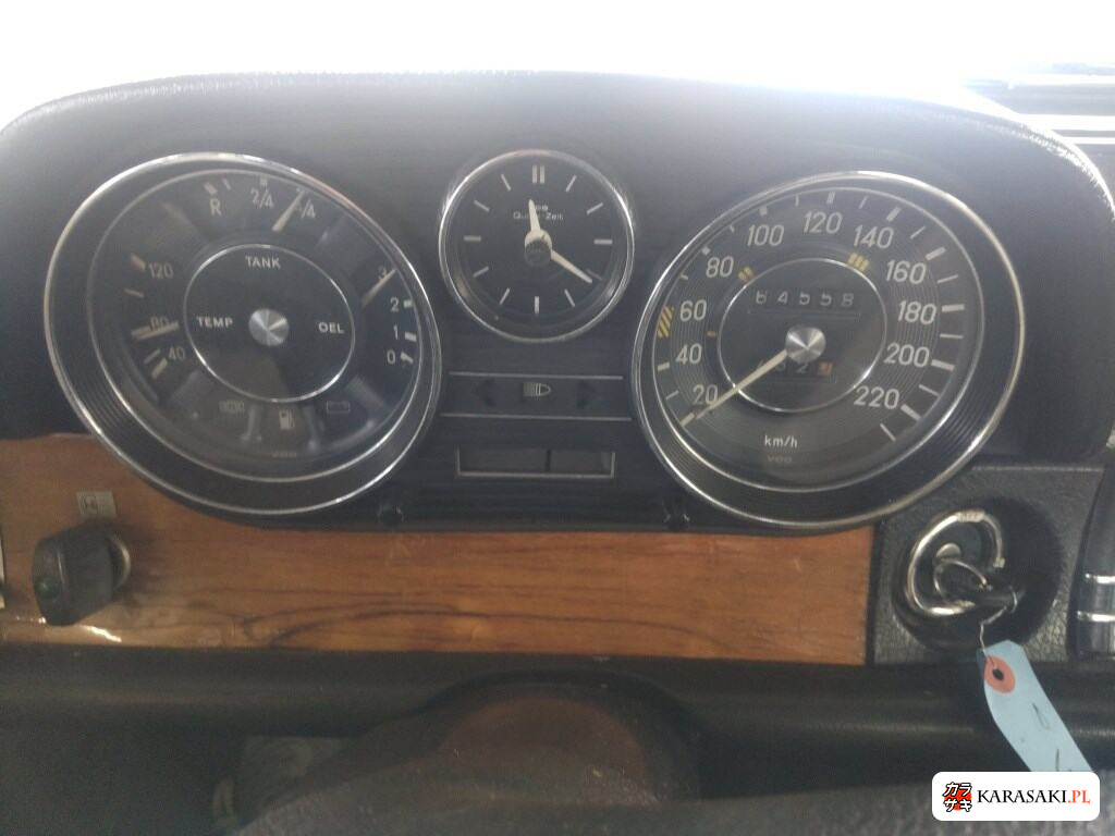 Mercedes-Benz 250 1975 z aukcji japońskiej