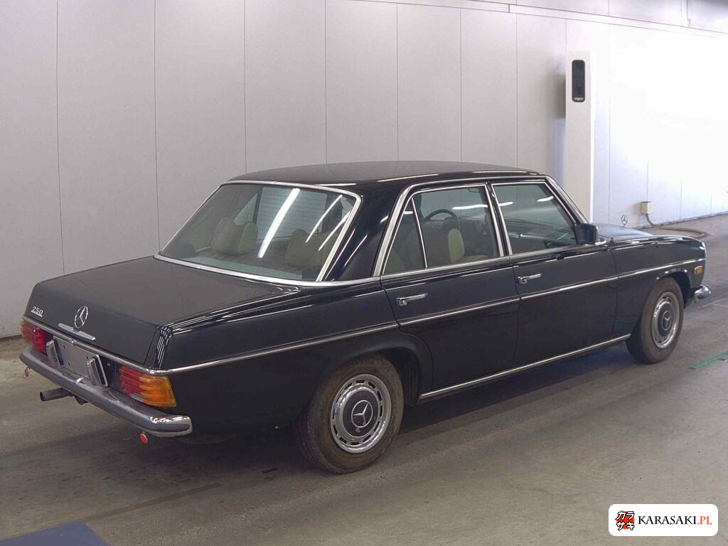Mercedes-Benz 250 1975 z aukcji japońskiej