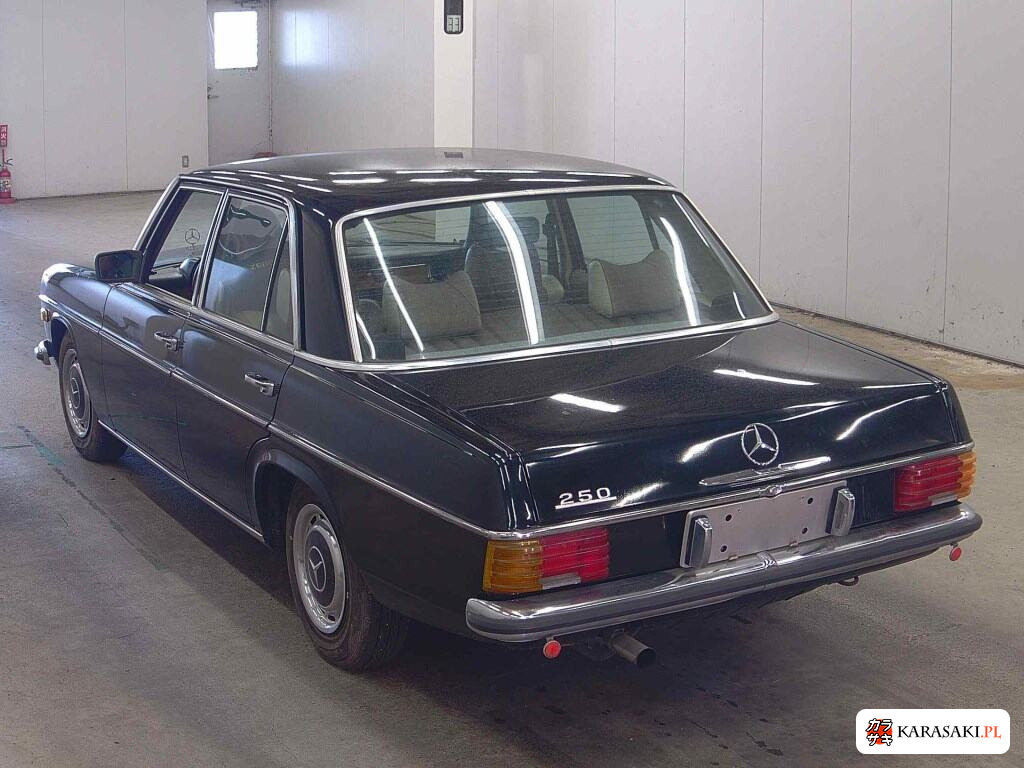Mercedes-Benz 250 1975 z aukcji japońskiej