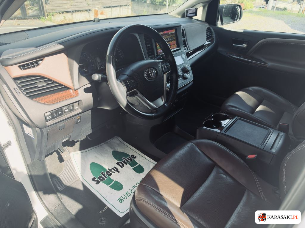 America Toyota Sienna 2019 z aukcji japońskiej