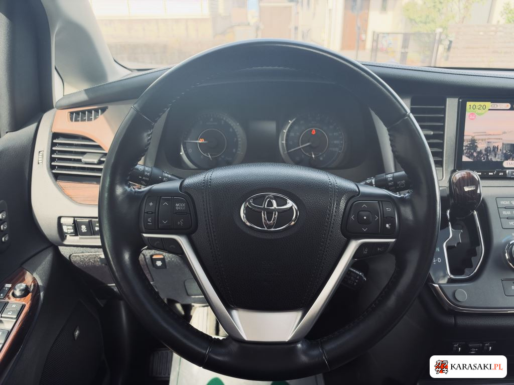 America Toyota Sienna 2019 z aukcji japońskiej