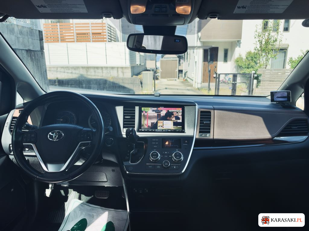 America Toyota Sienna 2019 z aukcji japońskiej