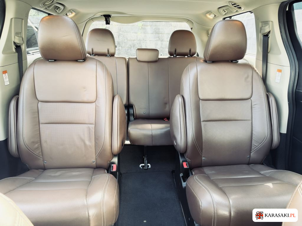 America Toyota Sienna 2019 z aukcji japońskiej