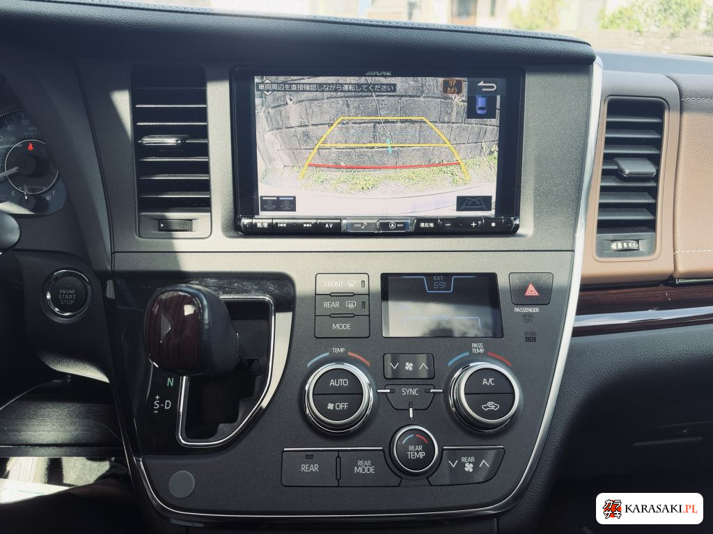 America Toyota Sienna 2019 z aukcji japońskiej
