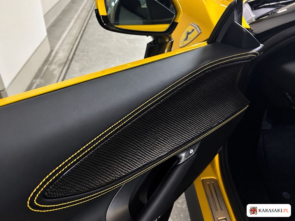 Ferrari SF90 Spider 2023 z aukcji japońskiej