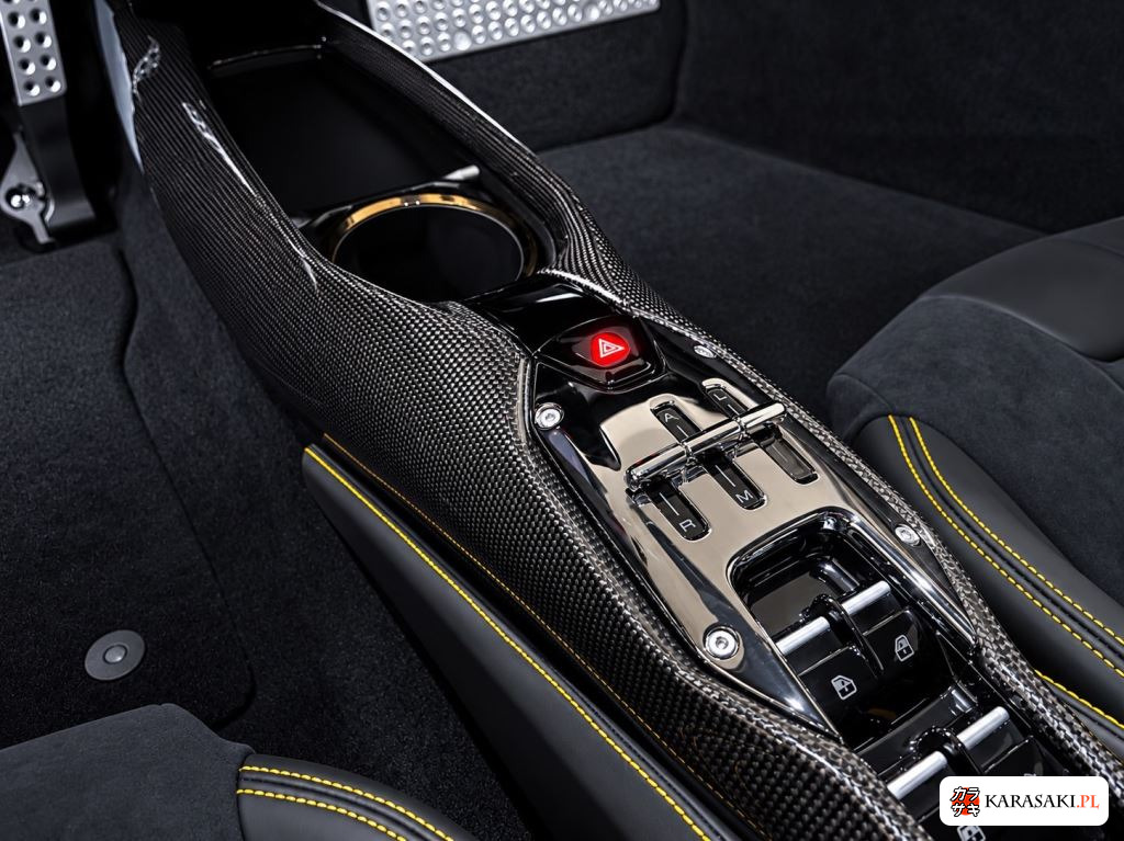 Ferrari SF90 Spider 2023 z aukcji japońskiej
