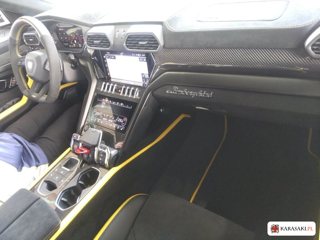 Lamborghini Urus 2025 z aukcji japońskiej