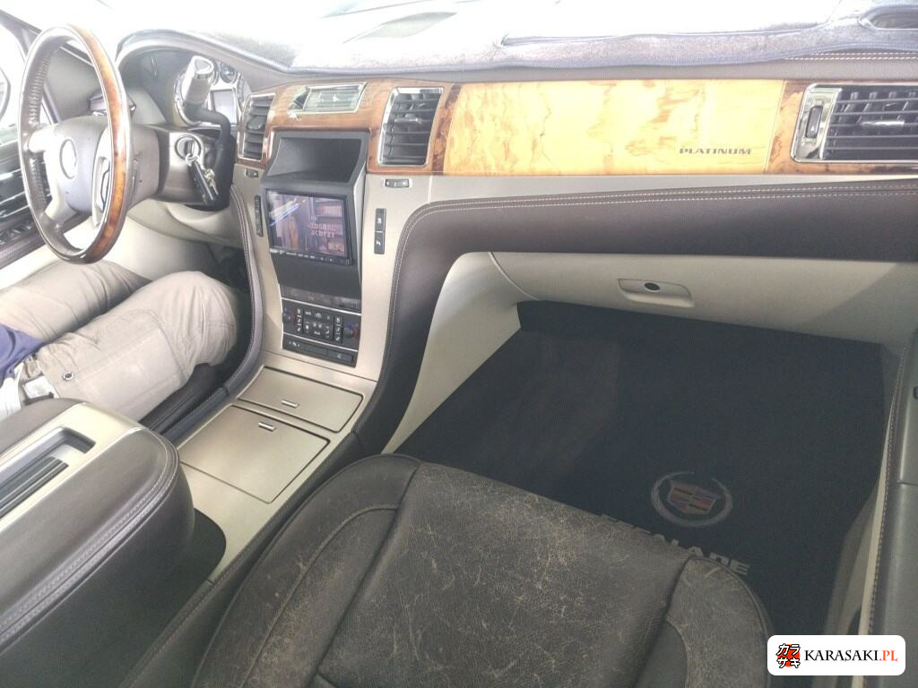 Cadillac Escalade 2011 z aukcji japońskiej