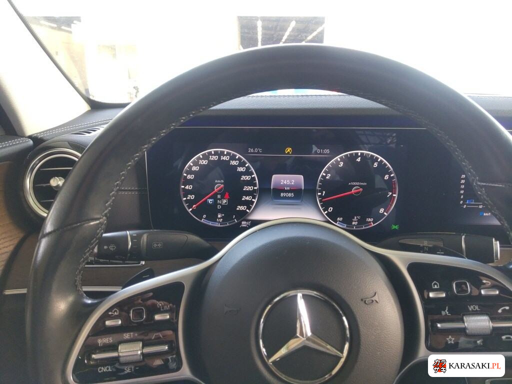 Mercedes-Benz E-Class 2018 z aukcji japońskiej