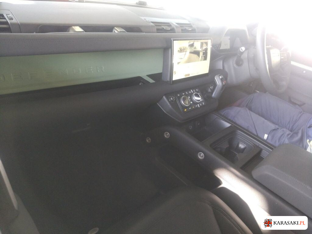Land Rover Defender 2023 z aukcji japońskiej