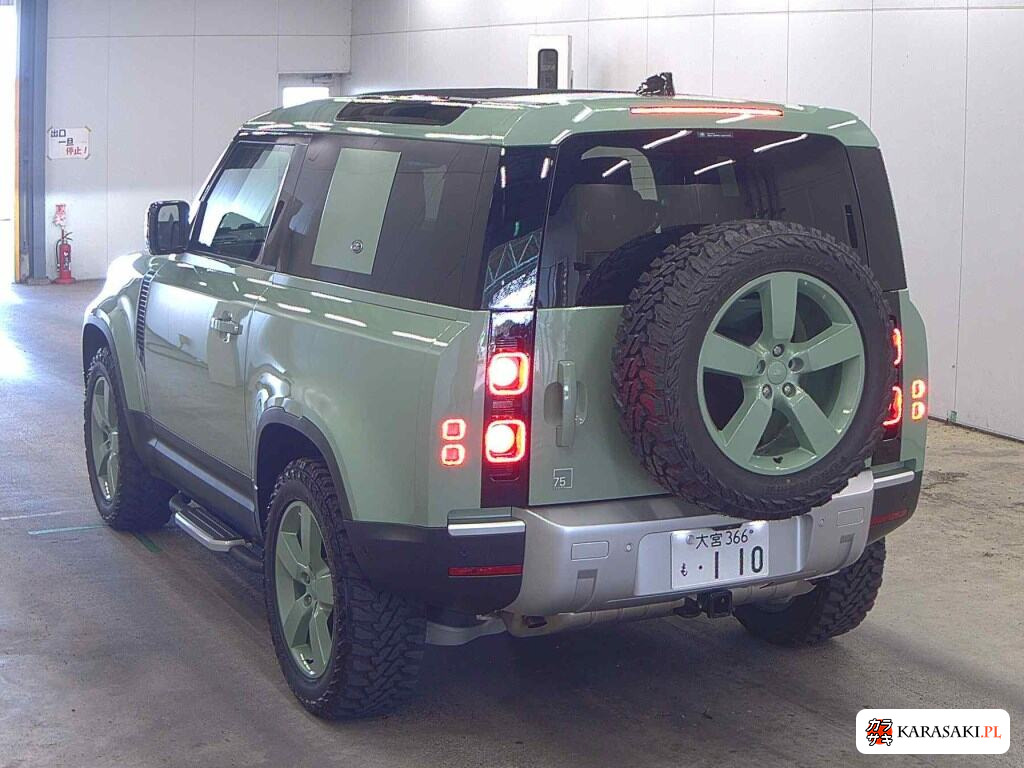 Land Rover Defender 2023 z aukcji japońskiej