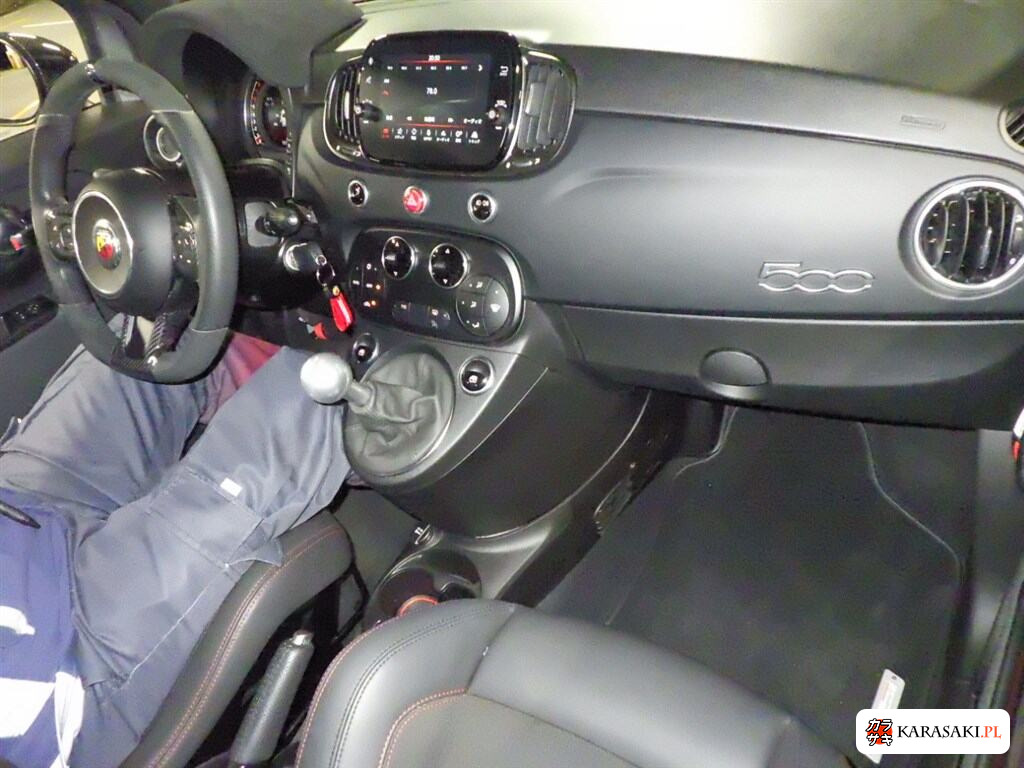 Abarth 695 2024 z aukcji japońskiej