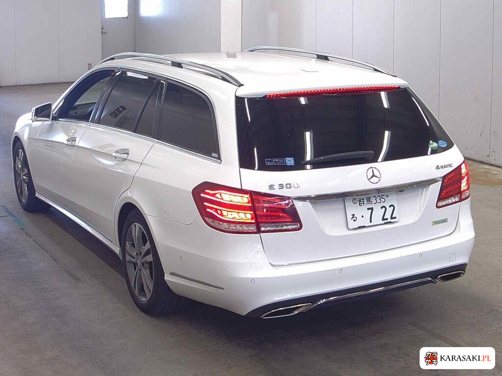 Mercedes-Benz E-Class Stationwagon 2013 z aukcji japońskiej