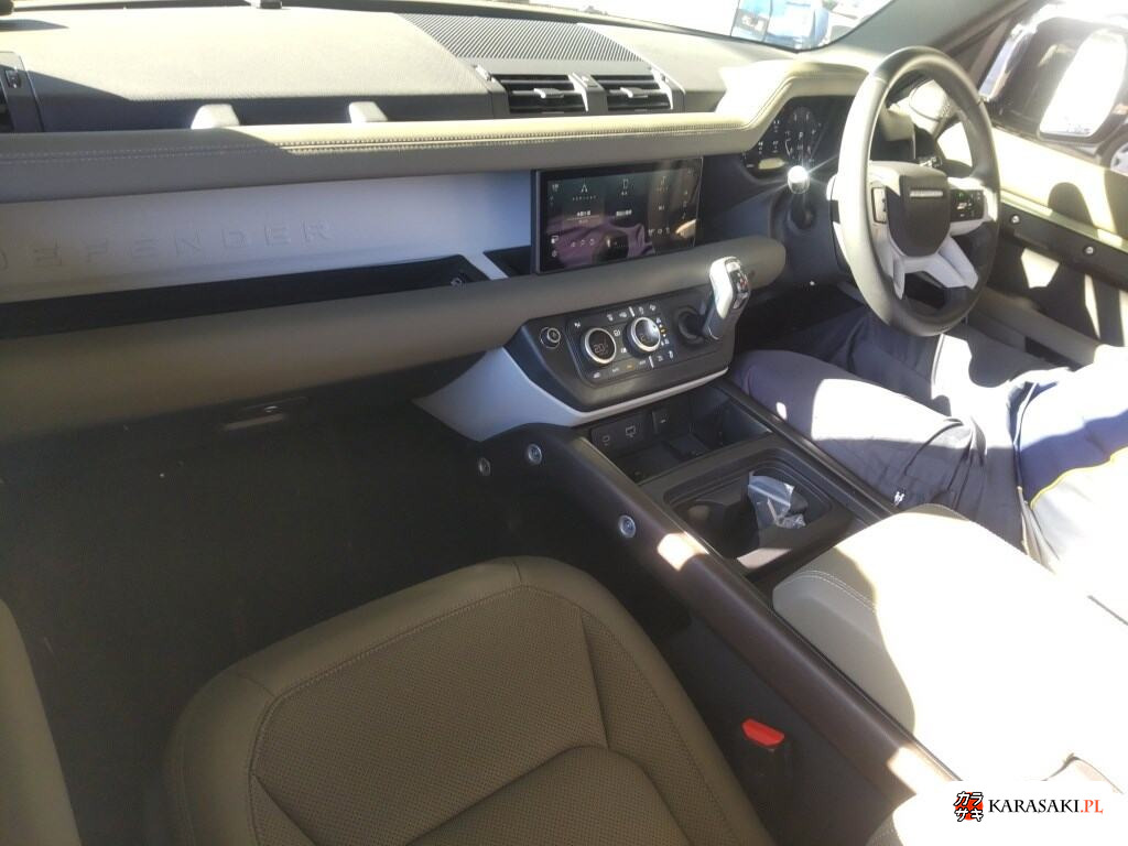 2024 Land Rover Defender 3D 4WD 90 X-Dynamic Se 5