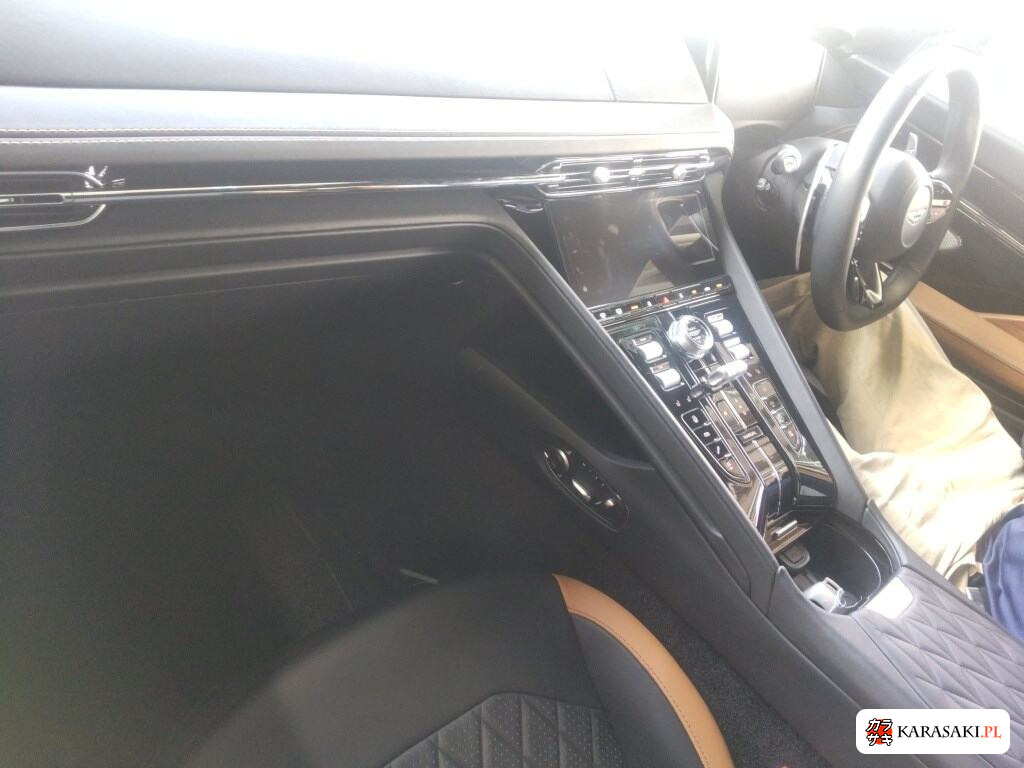 Aston Martin DB12 2025 z aukcji japońskiej