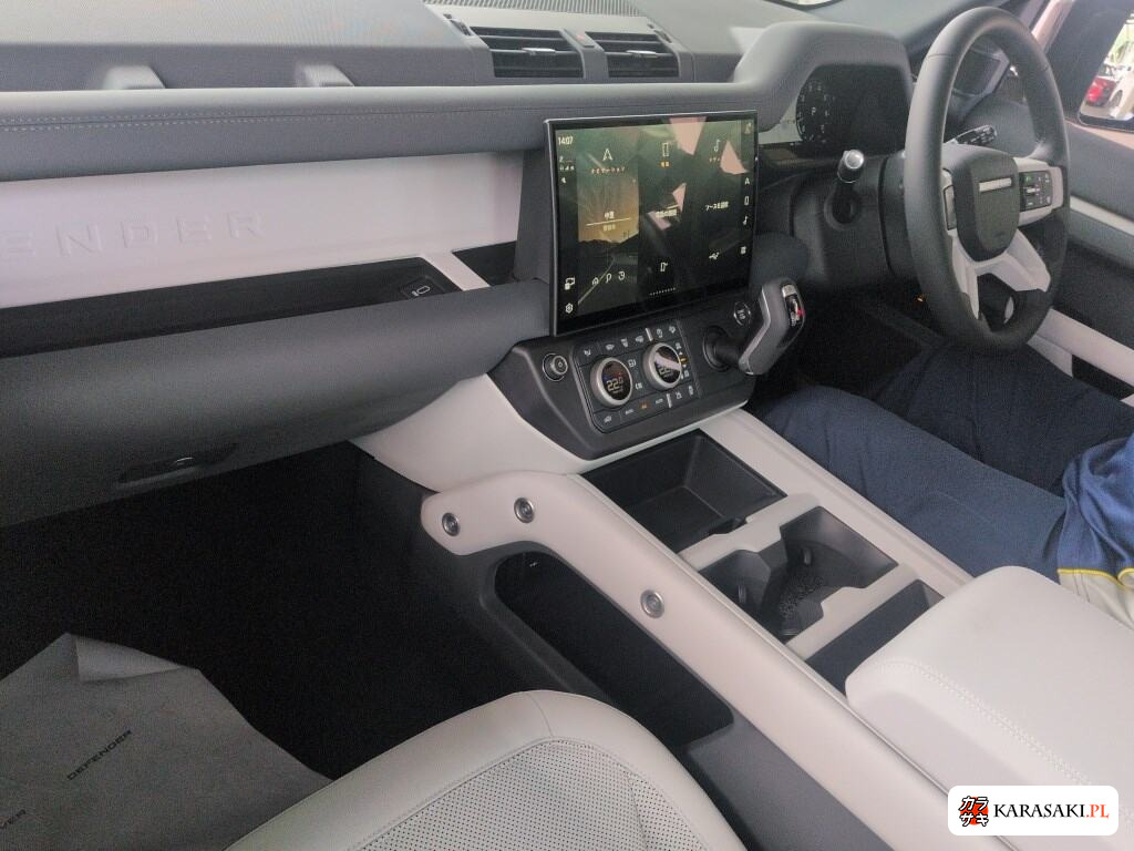 Land Rover Defender 2026 z aukcji japońskiej