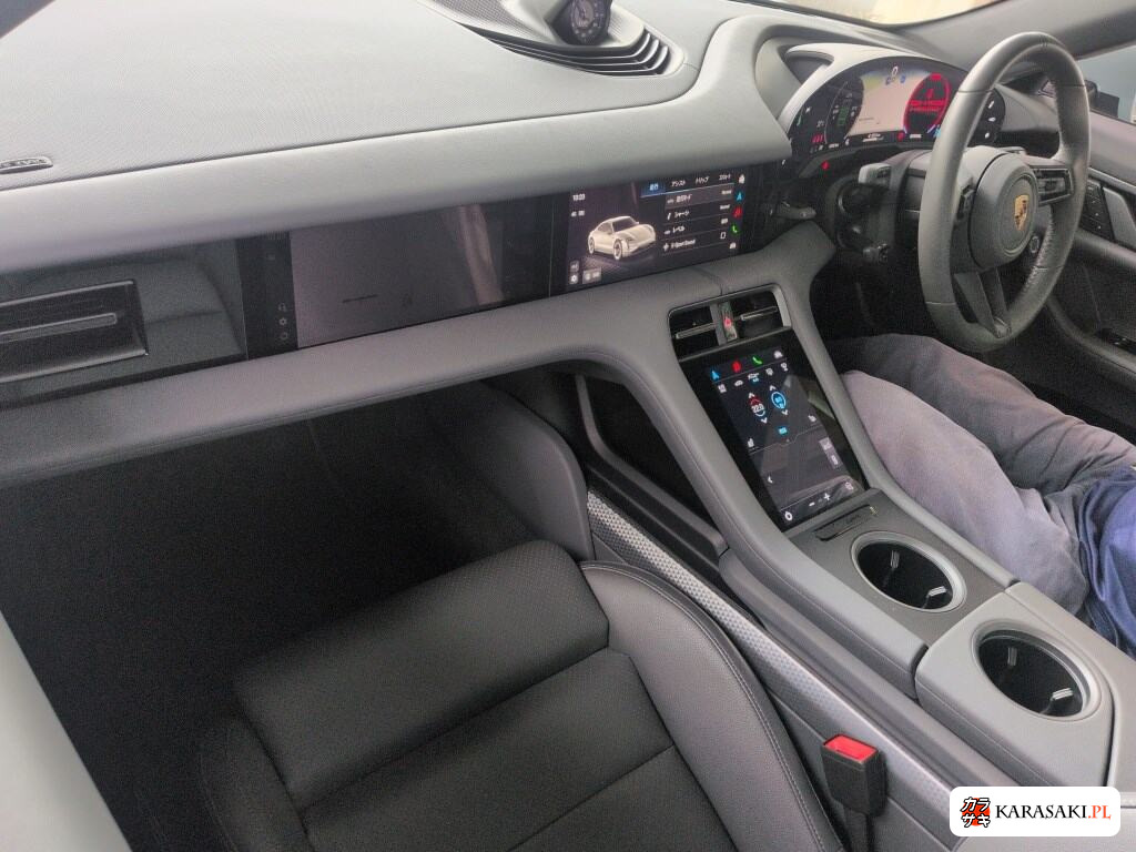 Porsche Taycan 2024 z aukcji japońskiej