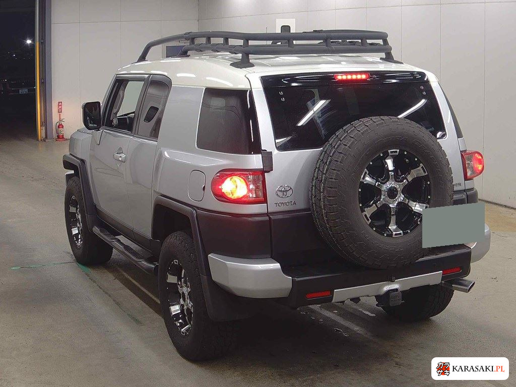 America Toyota FJ Cruiser 2009 z aukcji japońskiej