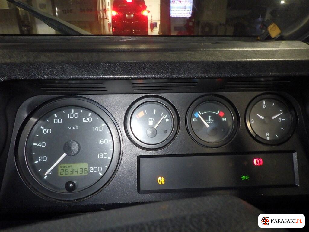 2003 Land Rover Defender 5D 4WD 110S 6