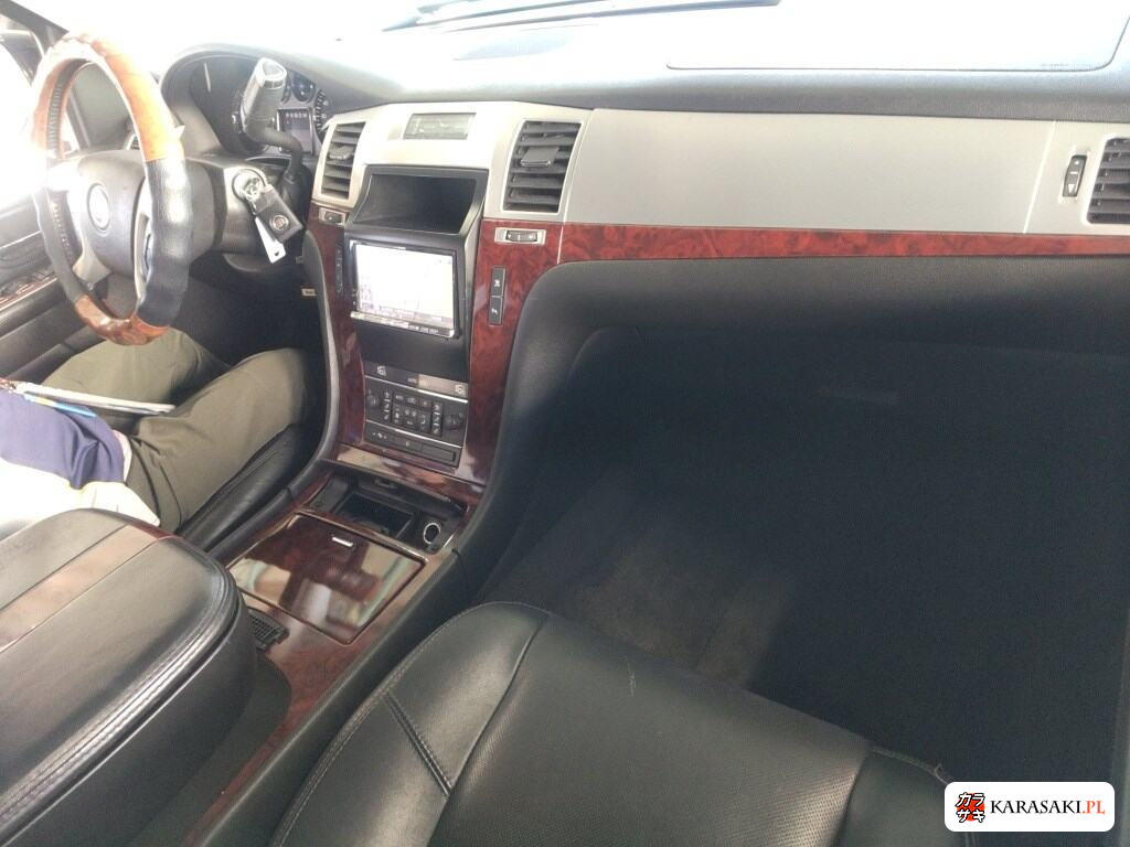 Cadillac Escalade 2013 z aukcji japońskiej