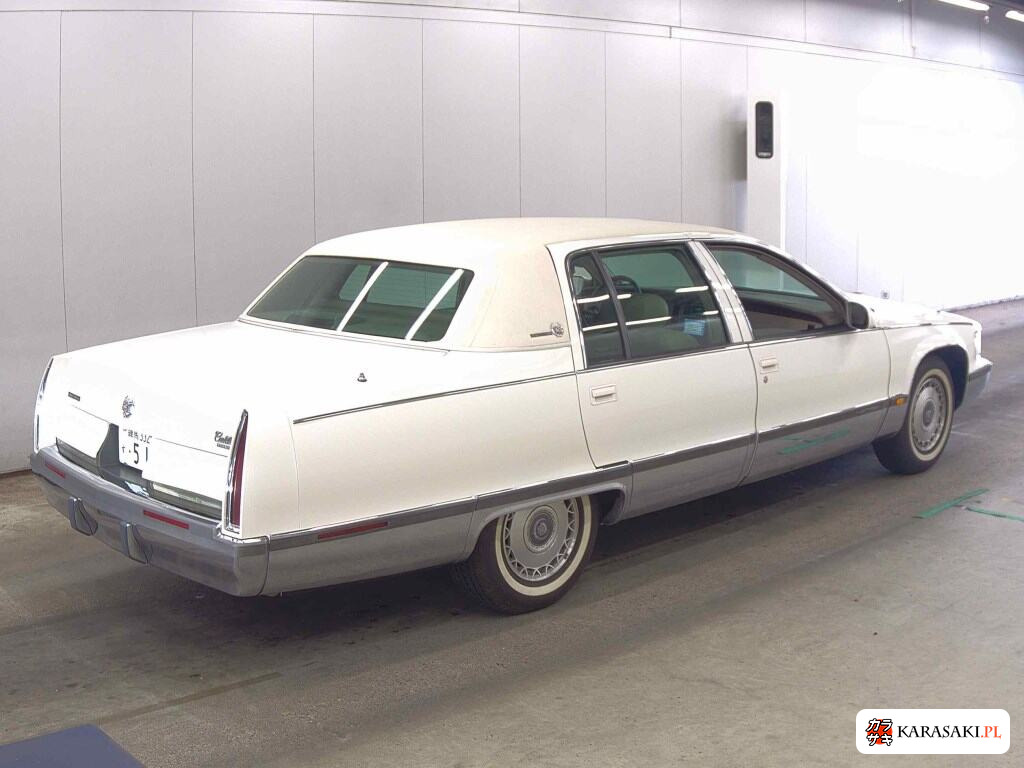 Cadillac 2005 z aukcji japońskiej