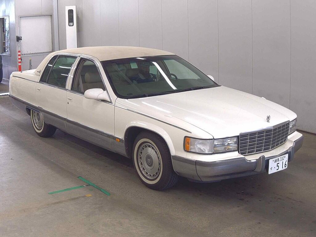 Cadillac 2005 z aukcji japońskiej