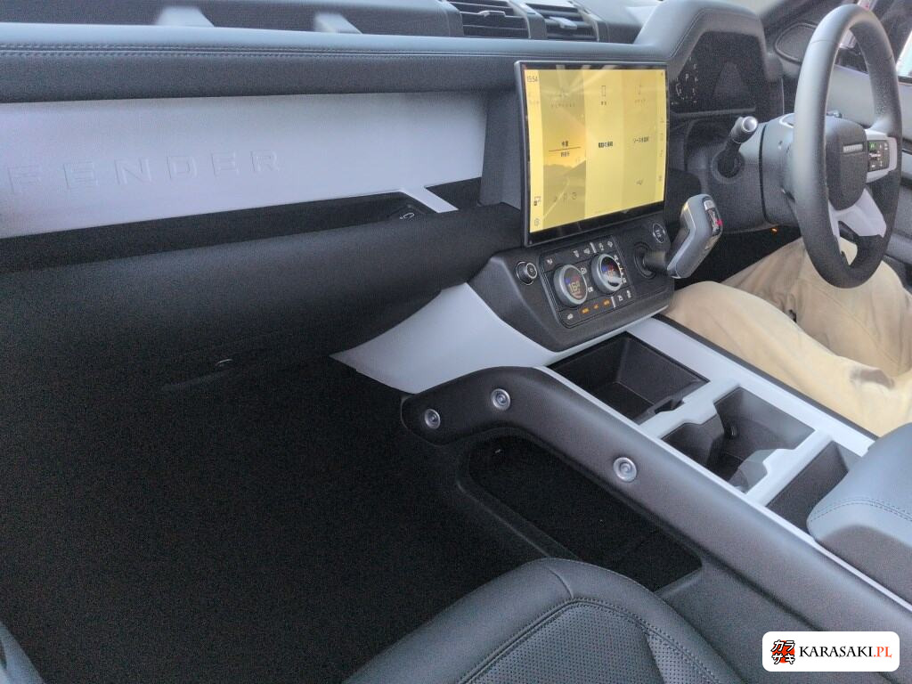 Land Rover Defender 2026 z aukcji japońskiej