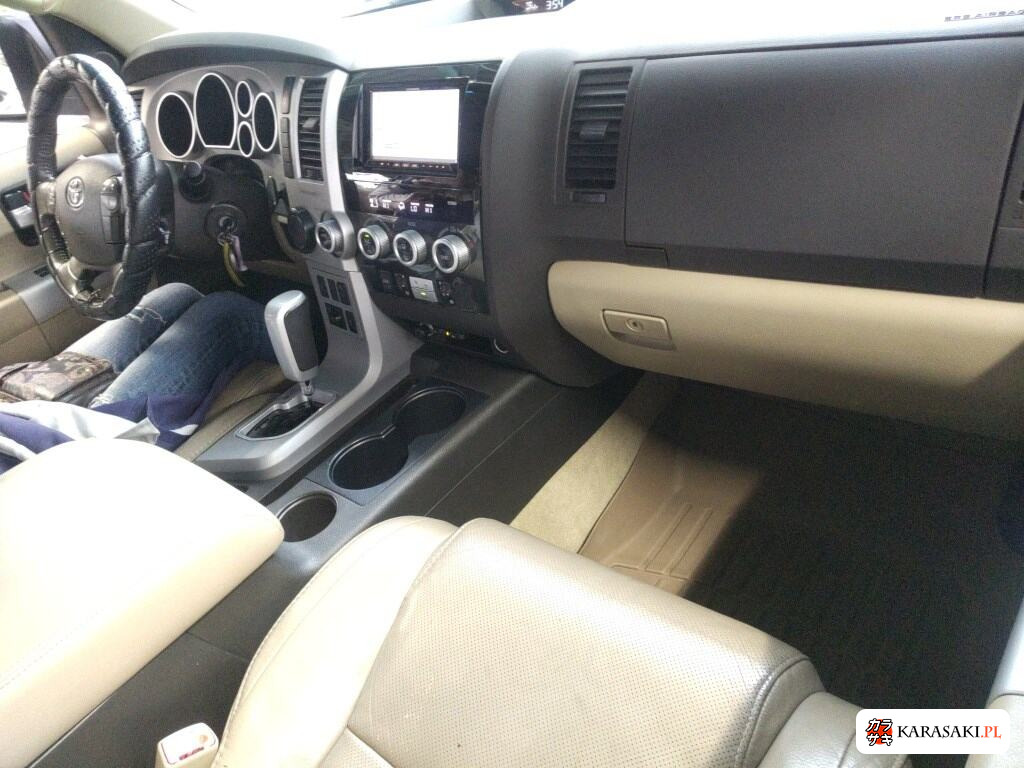 America Toyota Sequoia 2012 z aukcji japońskiej