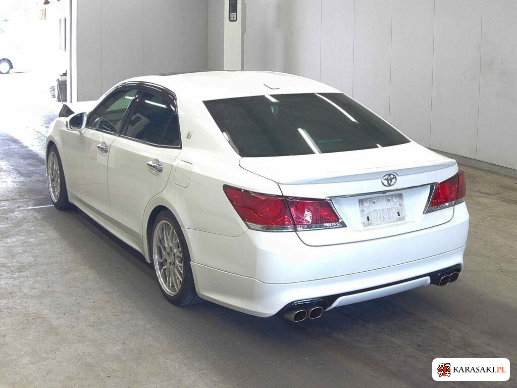 2013 Toyota Crown 4D Athlete G 2