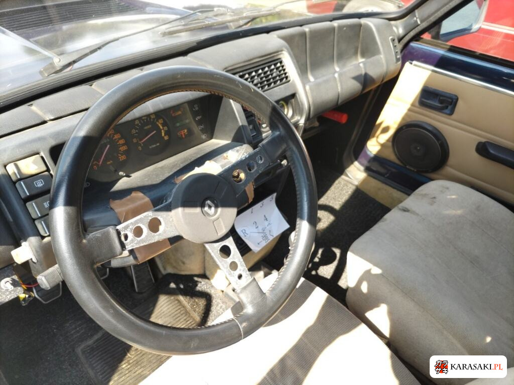 Renault 1987 z aukcji japońskiej