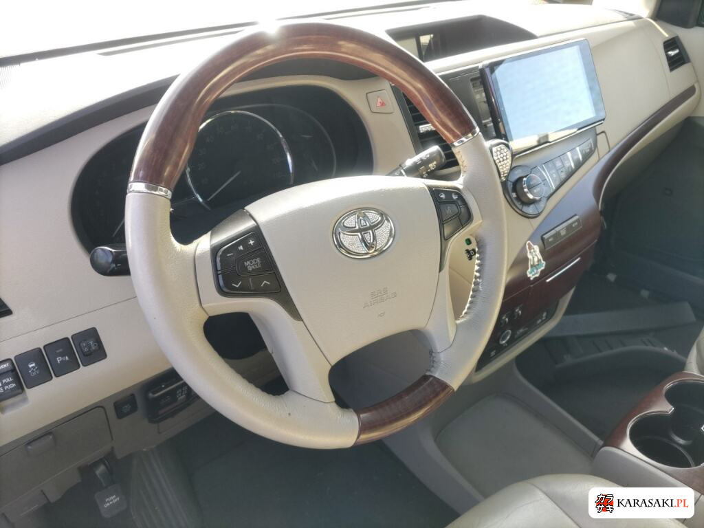 America Toyota Sienna 2014 z aukcji japońskiej