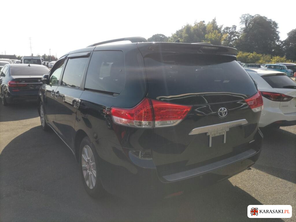 America Toyota Sienna 2014 z aukcji japońskiej