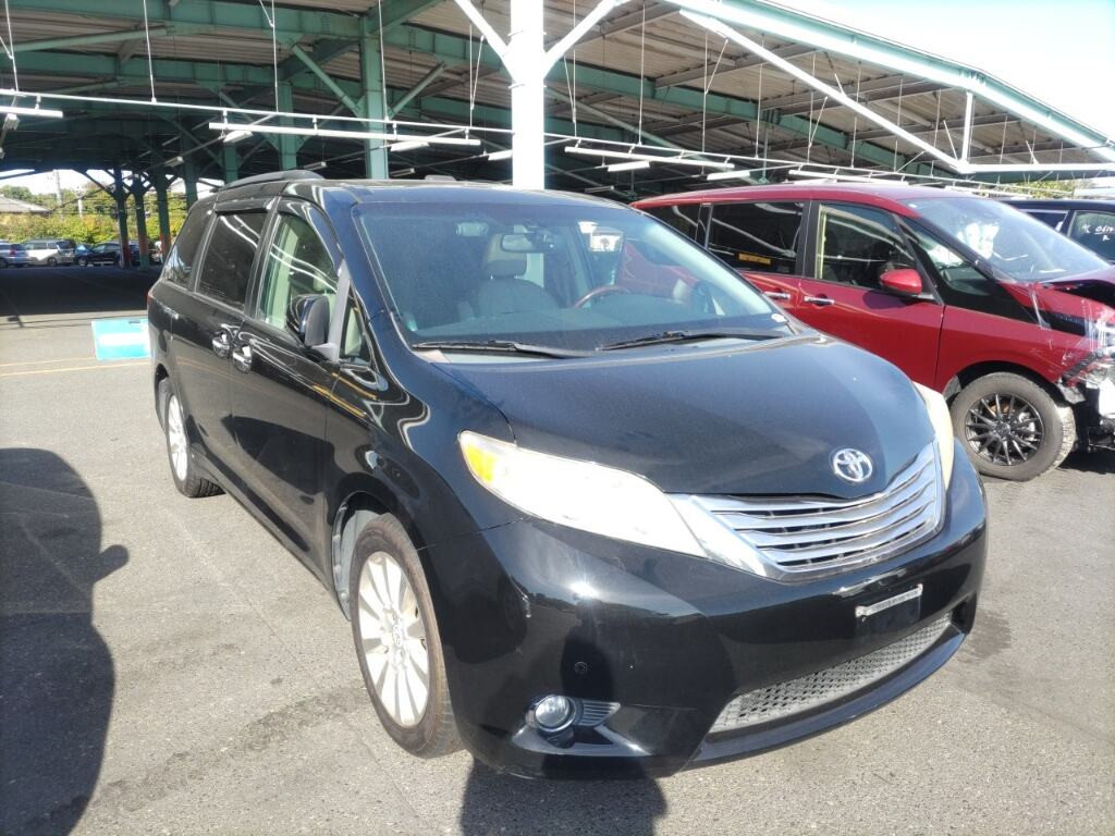 America Toyota Sienna 2014 z aukcji japońskiej