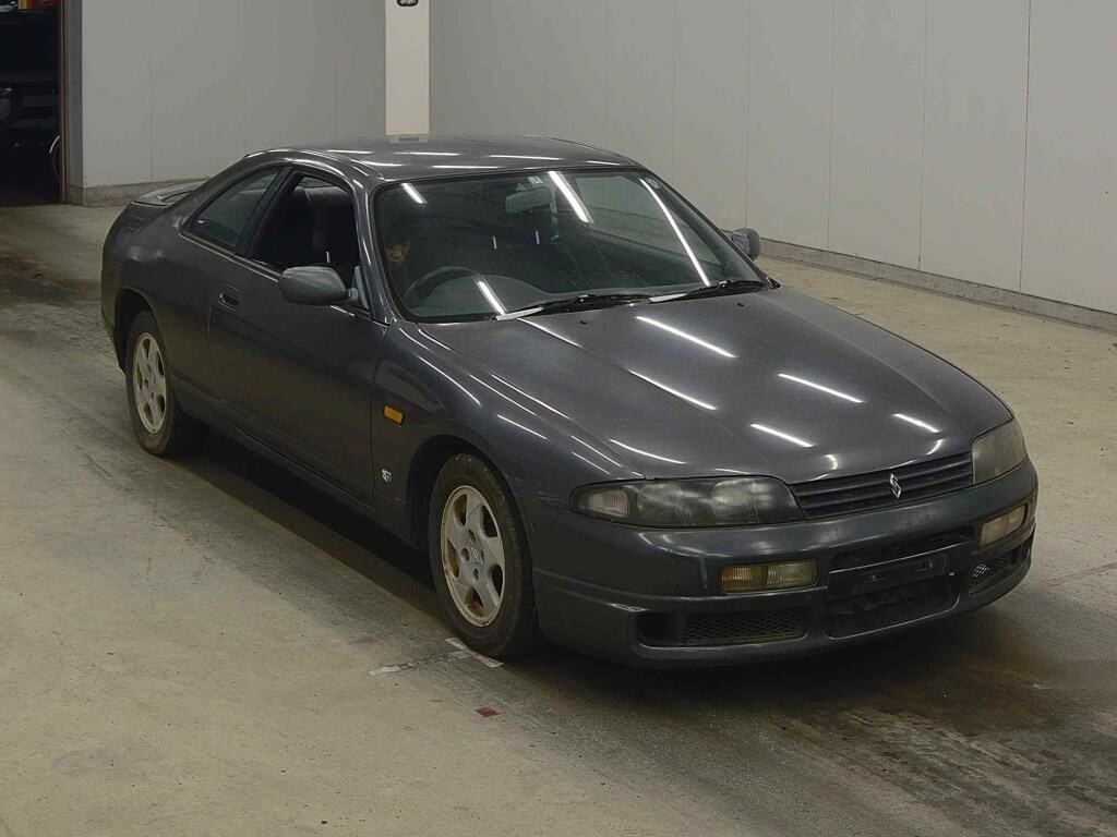 Nissan Skyline 1995 z aukcji japońskiej