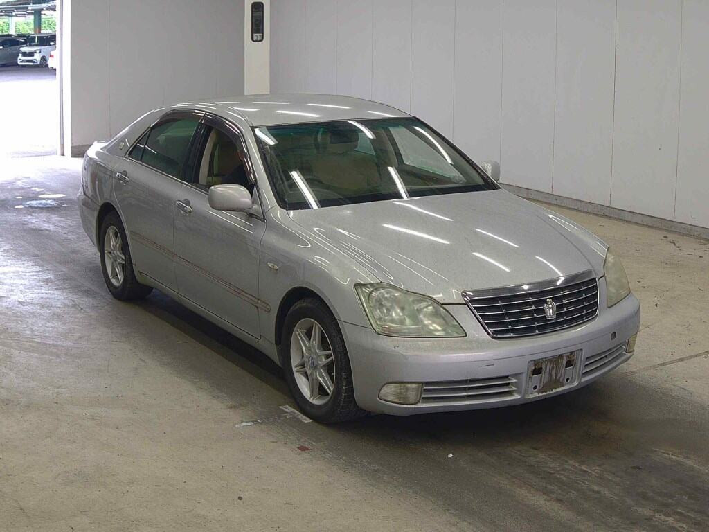 Toyota Crown 2005 z aukcji japońskiej