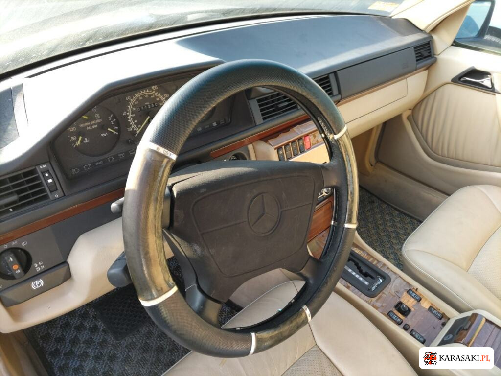 Mercedes-Benz E-Class Stationwagon 1994 z aukcji japońskiej